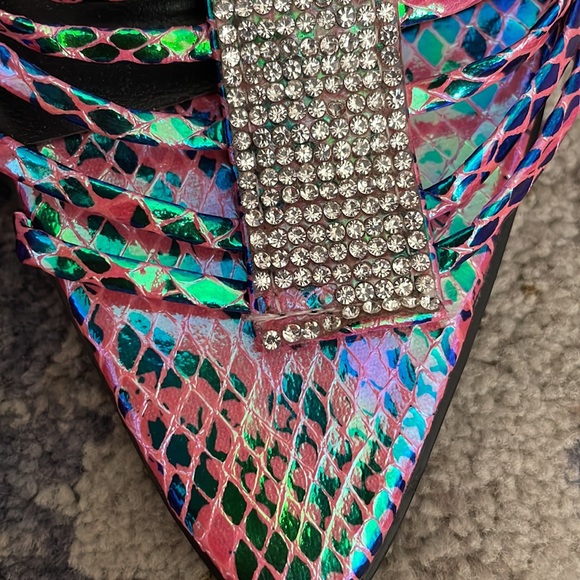 MISS LOLA SNAKE PRINT IRIDESCENT PUMP - Picture 8 of 9